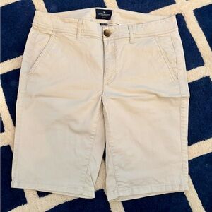 American Eagle Outfitters Ladies Bermuda Shorts Light Tan Khaki Chino 8